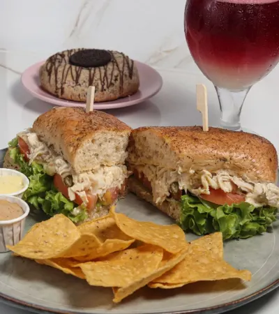 SAMDWICH JAMON POLLO/CARNE 130 CM   ( CAJA Y NACHOS )