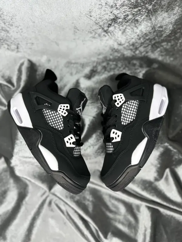 JORDAN RETRO 4