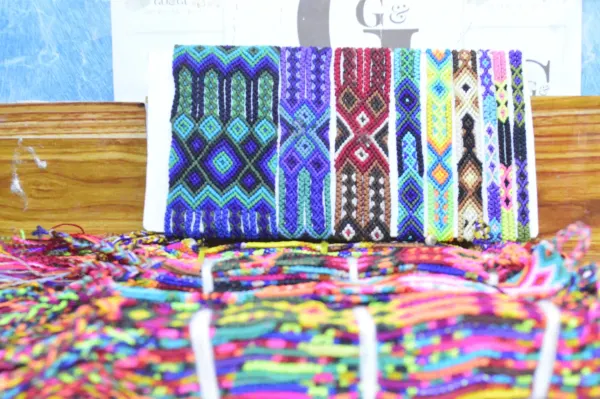 100 pulseras tejidas en cadena