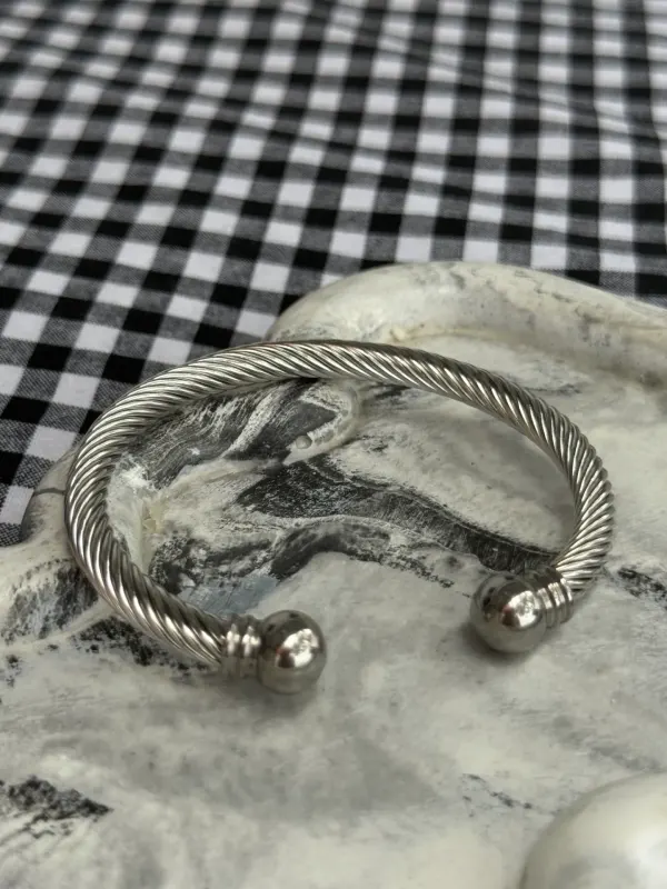 Pulsera gruesa