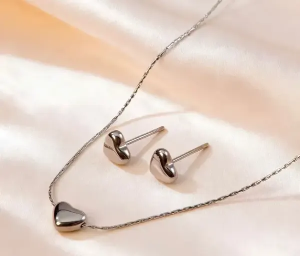 CONJUNTO DE COLLAR Y ARETES PLATEADO