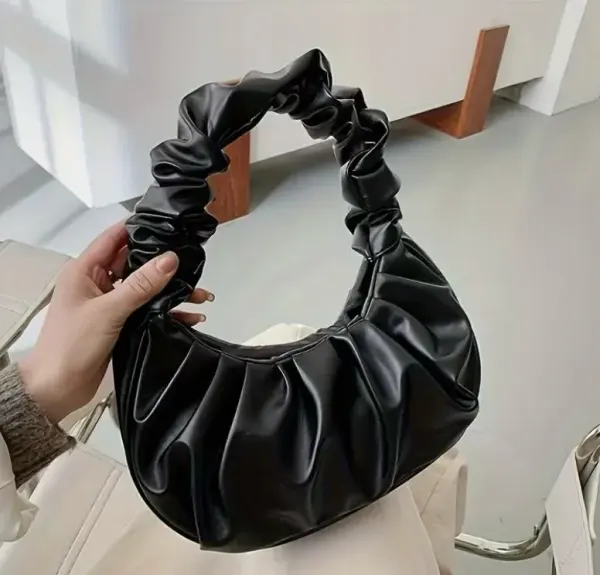 Bolso Hobo Negro Plisado con Asa Fruncida?