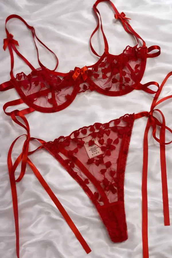 Set de  corazones con lazos