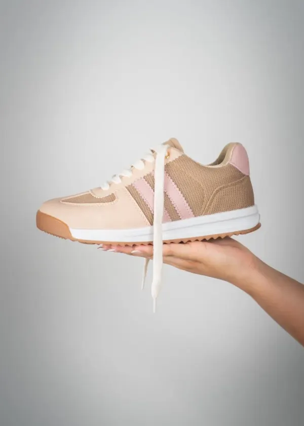 Tenis aura nude