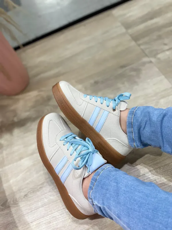 Tenis cielo azul