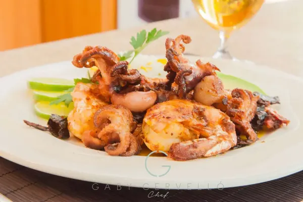 pulpo en salsa de camarones
