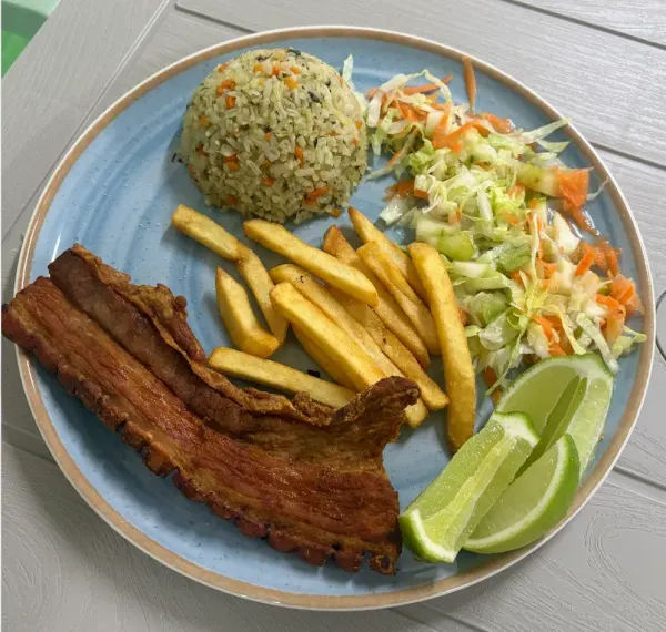 Almuerzo con Chicharron