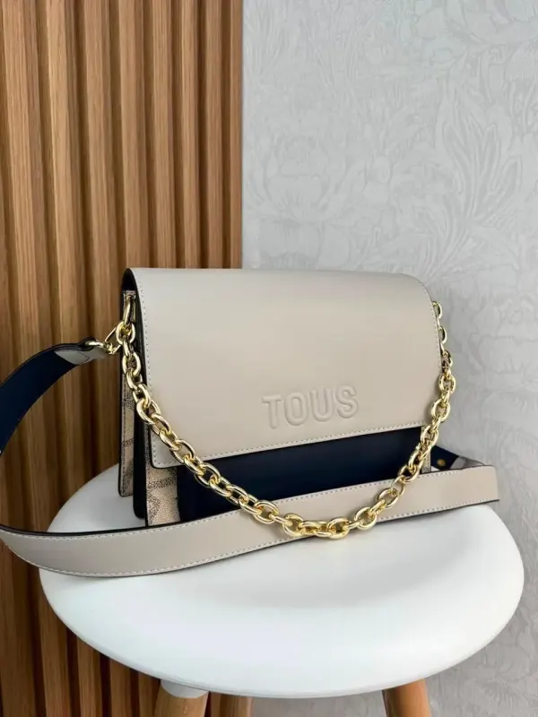 Bolso Crossbody TOUS Beige y Negro con Cadena Dorada