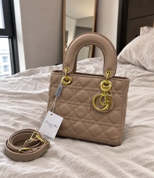 Bolso Tote Christian Dior Beige Taupe con Diseño Cannage