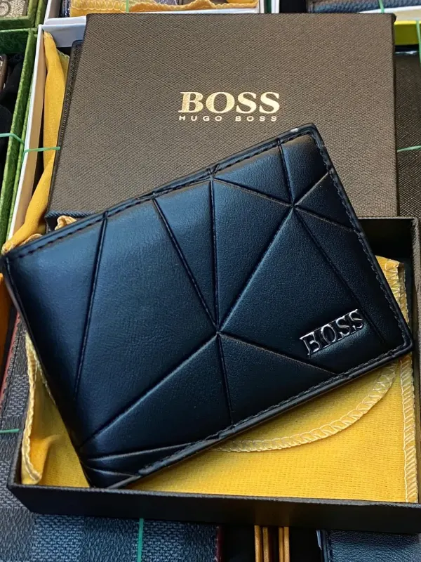 Billetera BOSS Negra con Diseño Geométrico en Relieve