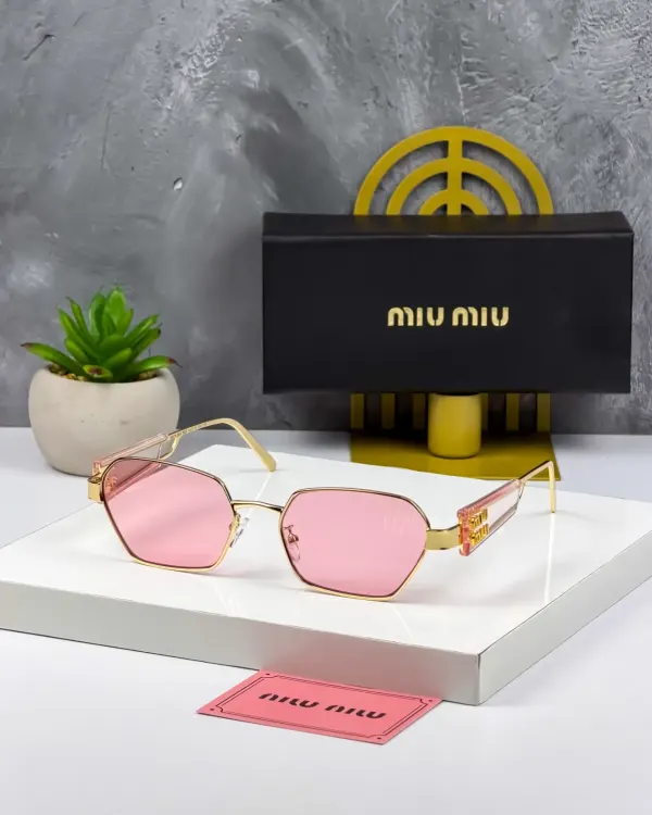 Gafas de Sol MIU MIU con Marco Dorado y Lentes Rosados