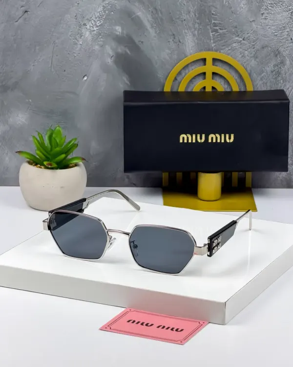 Gafas de Sol MIU MIU Negras con Marco Metálico Plateado