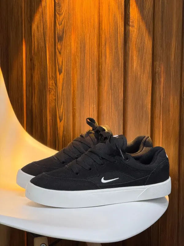 NIKE SB MALOR NEGRA BLANCA