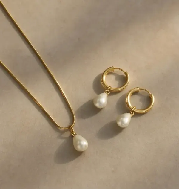 SET DE COLLAR + ARETES DE PERLAS