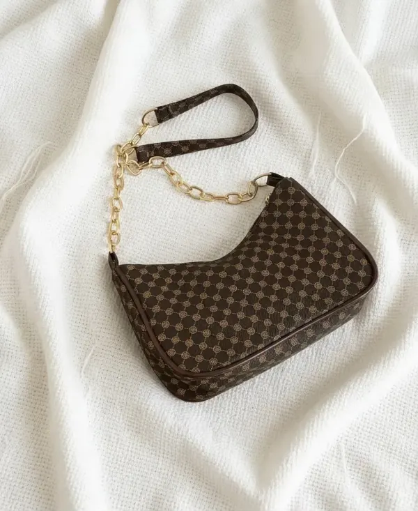 BOLSO CON CADENA Y ESTAMPADO RETRO