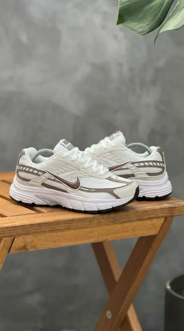 NIKE INITIATOS BEIGE GRIS