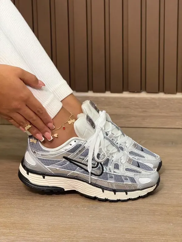 NIKE P-6000 PLATEADA