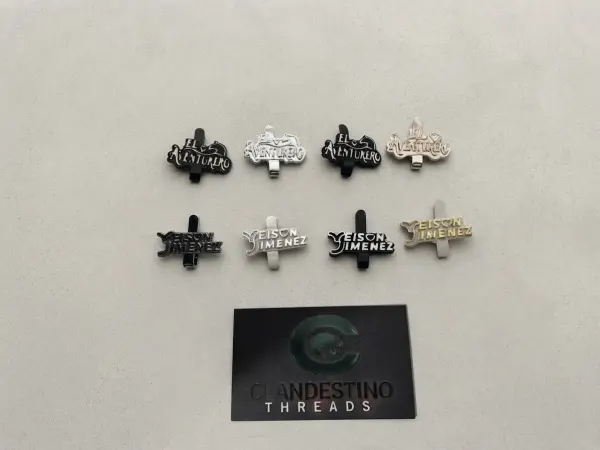 Colección de Pines Metálicos – Clandestino Threads x Yeison Jiménez