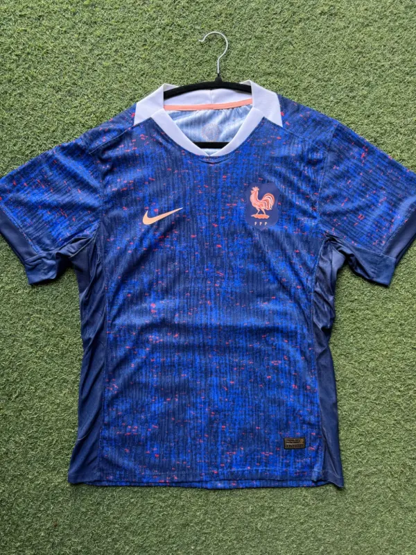 Francia Local Player 25