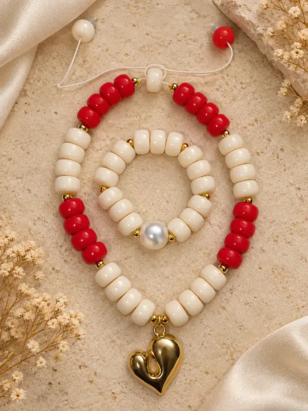 Collar rojo y crema