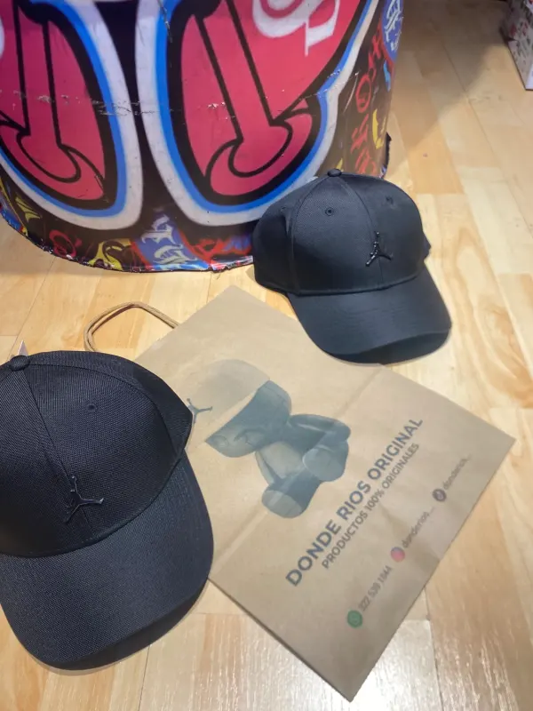 Gorra jordan chapita negra