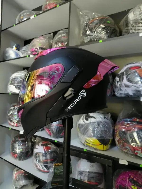 CASCO XEGURO NEGRO MATE CON ALERON VISOR ROSA DOT TALLA M