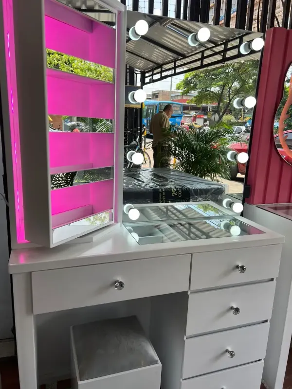 Hermoso tocador, con puerta corrediza✅