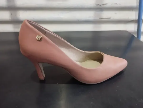 Zapato tacón delgado