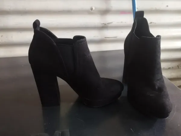 Zapato de segunda casi nuevo
