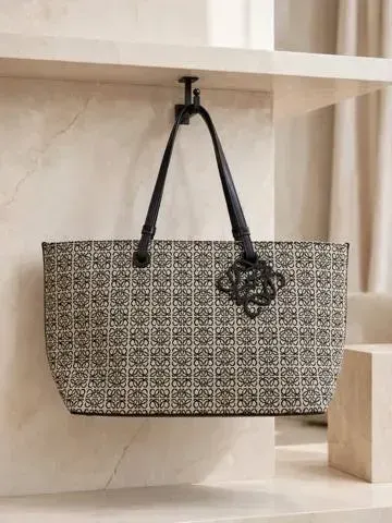 Cartera Loewe oscuro