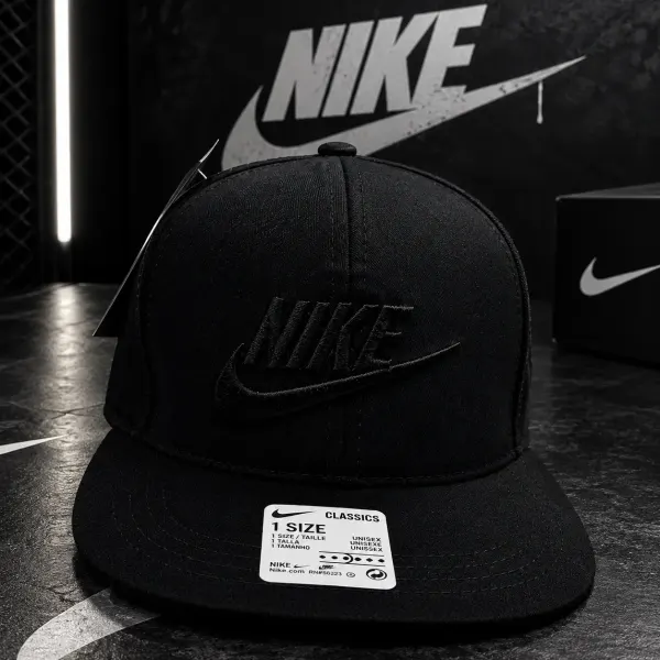 Gorra Nike negra ajustable