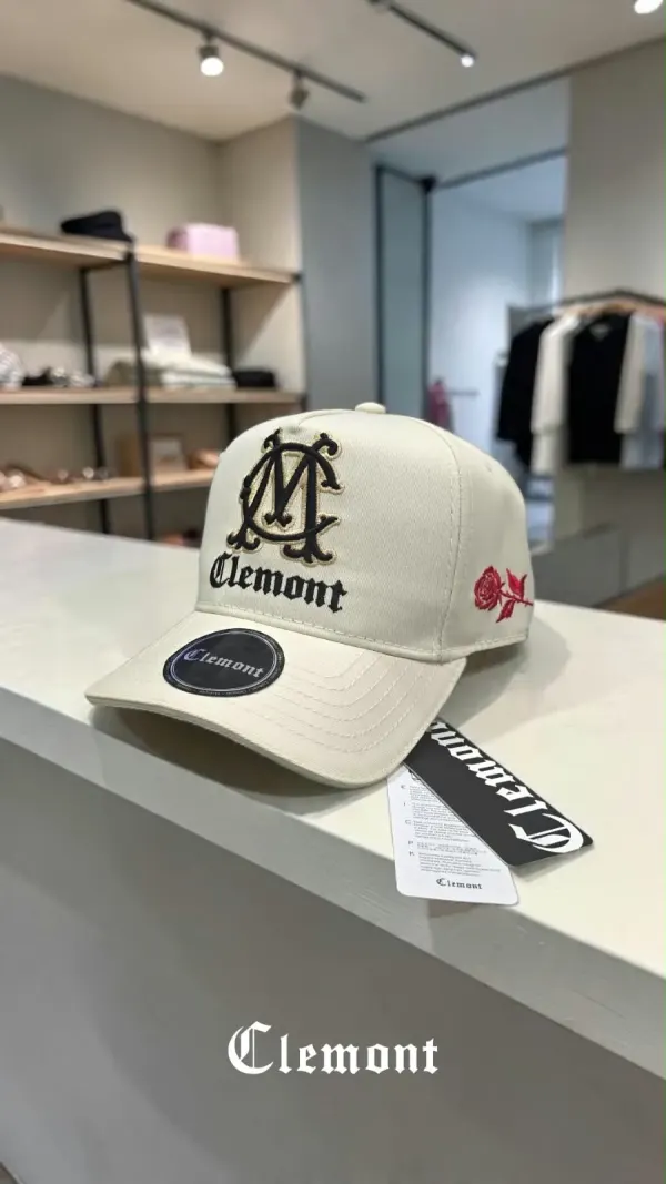 GORRA CLEMONT BEIGE BORDADO EN NEGRO