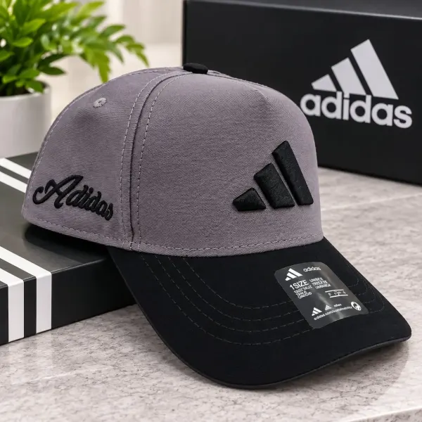 GORRA ADIDAS GRIS/NEGRO BORDADO EN RELIEVE