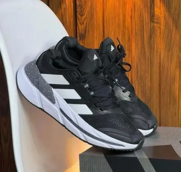 ADIDAS ADISTAR NEGRA BLNACA