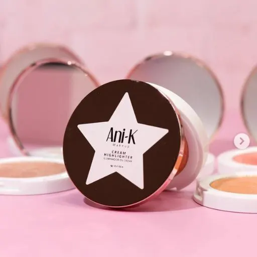 ILUMINADOR EN CREMA ANIK