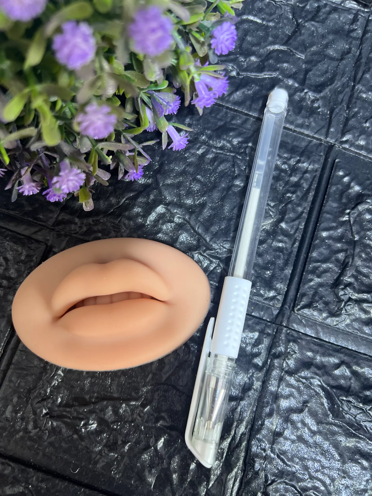 Labios de Práctica + lapicero blaco