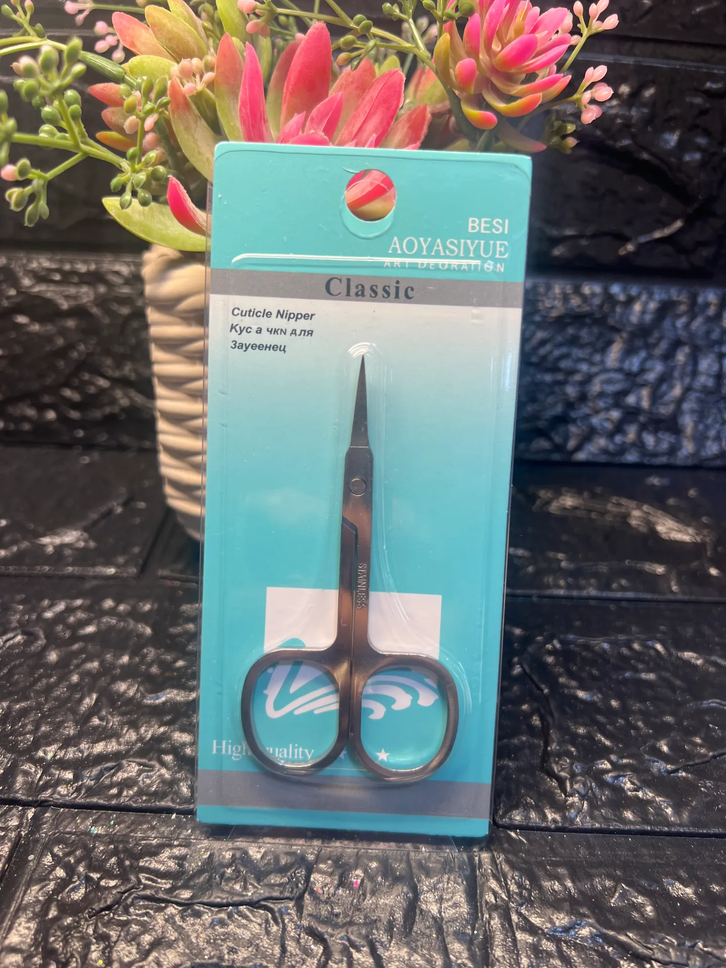 Tijera para uñas y cejas