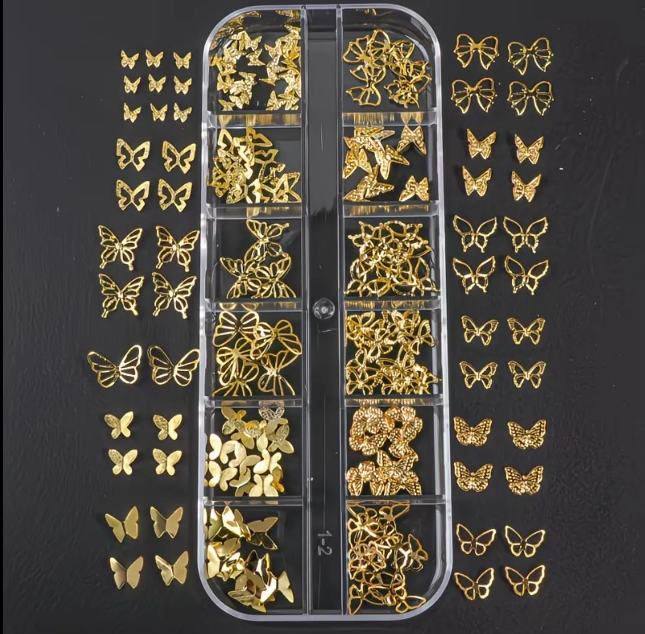 Dijes dorados de mariposa