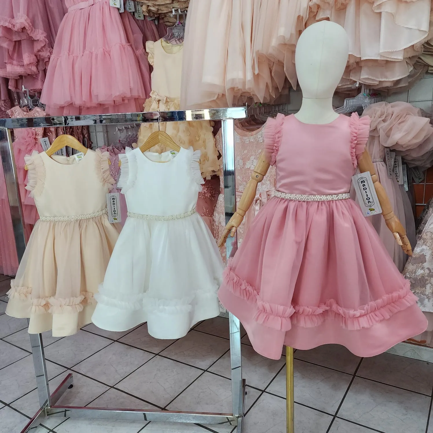 VESTIDO ELEGANTE PERLITAS ?