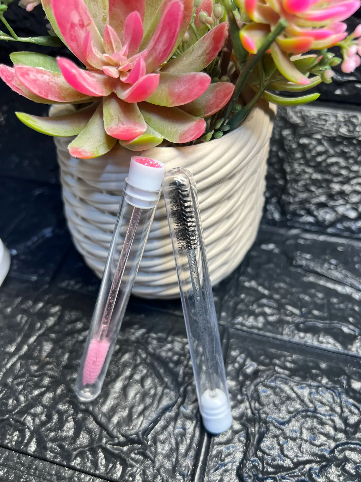 Cepillo para pestañas con tubo
