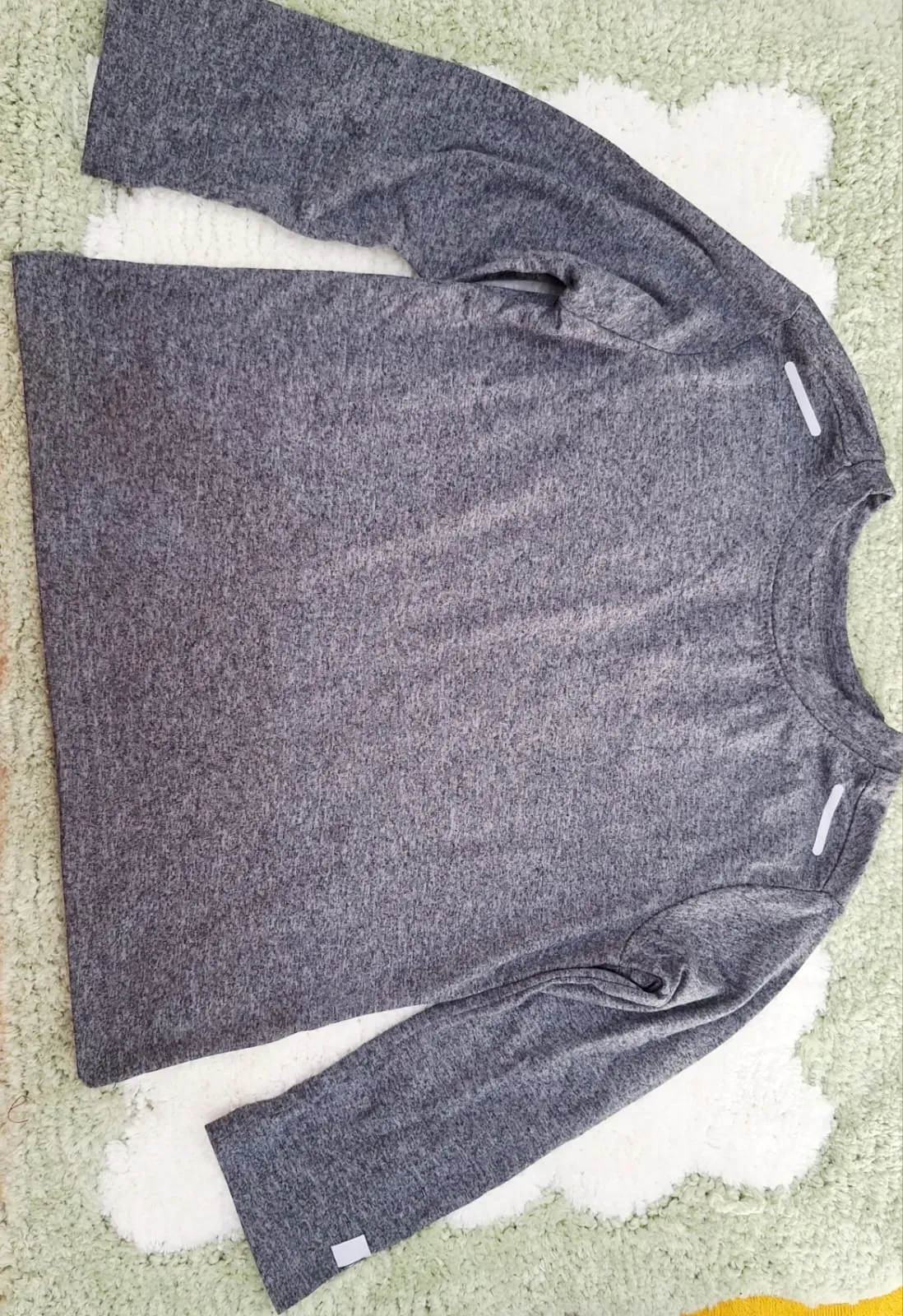 Camisas para niña tono gris y rojo negro talla 3 USA.
