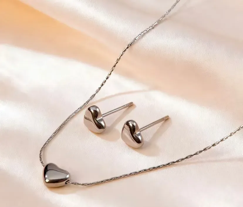 CONJUNTO DE COLLAR Y ARETES PLATEADO
