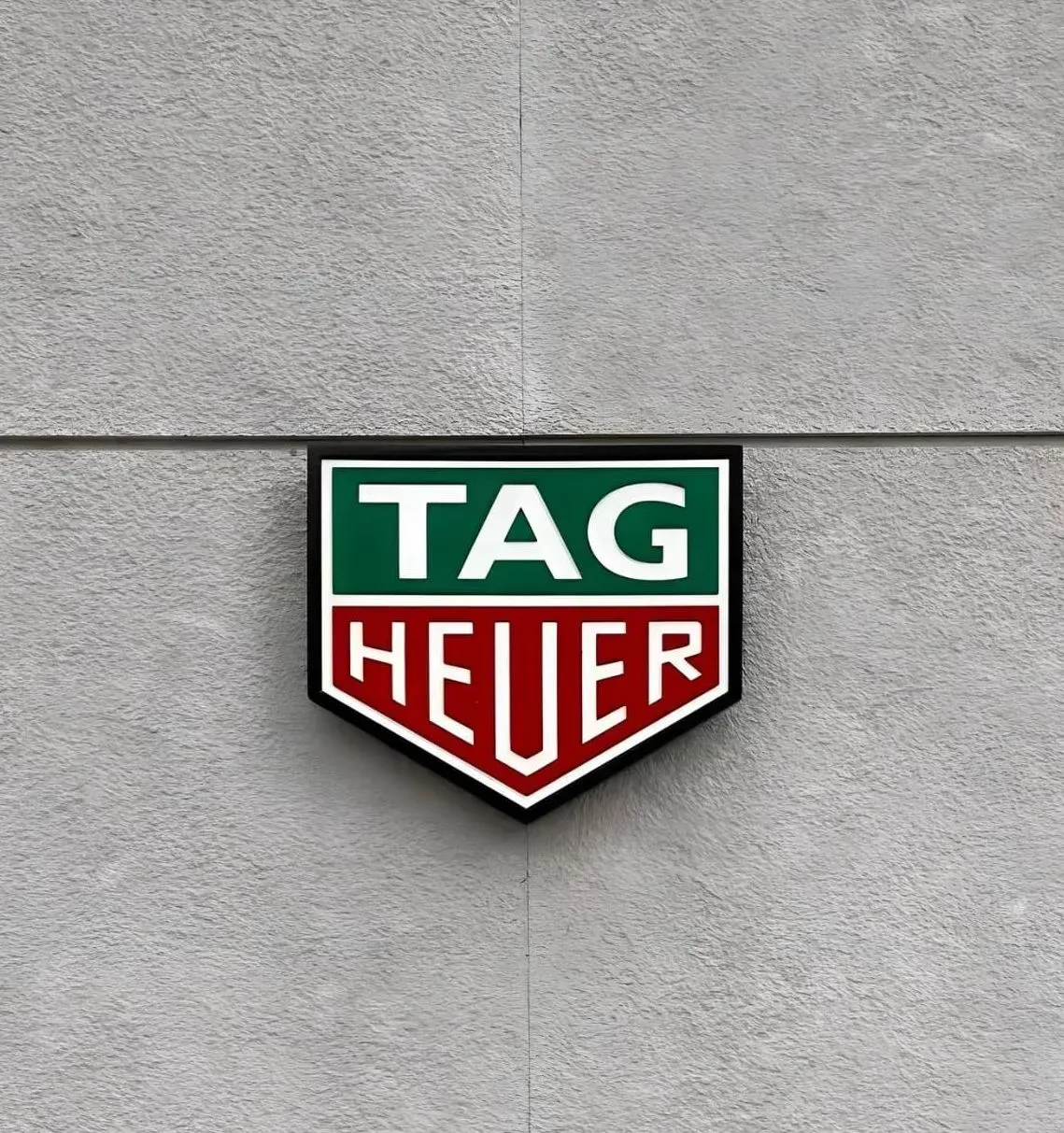 TAG HEUER