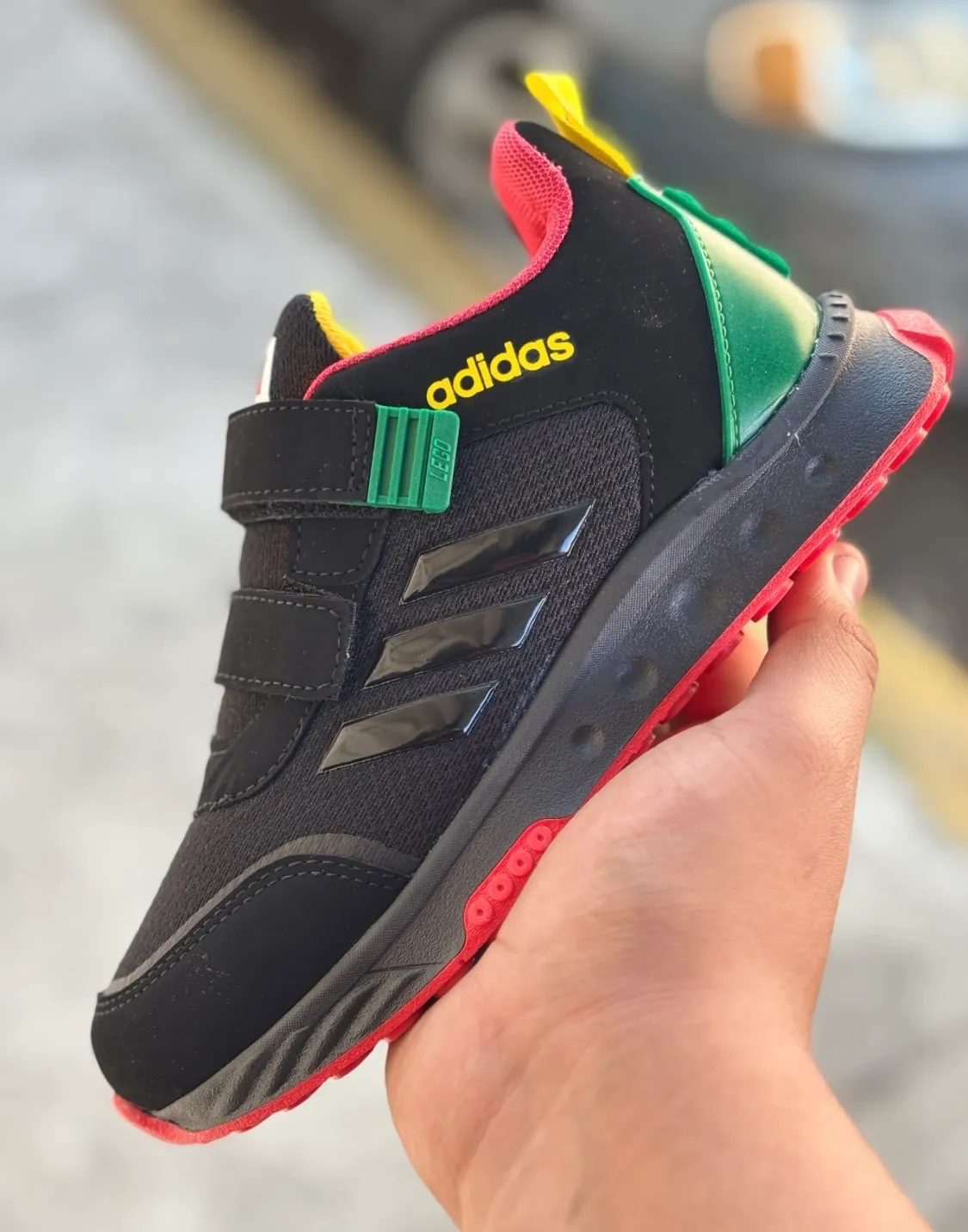 Adidas LEGO para niño