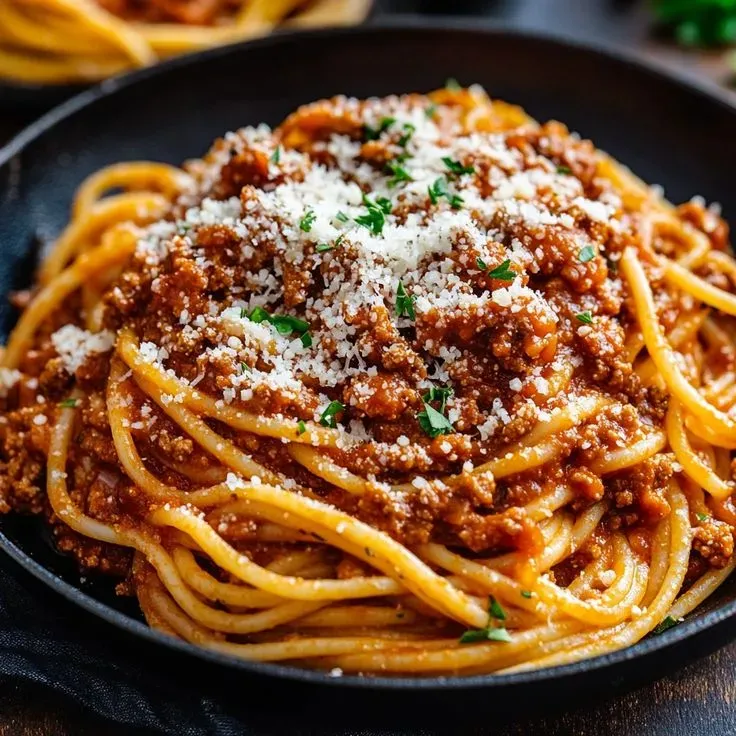 ESPAGUETIS CON CARNE MOLIDA