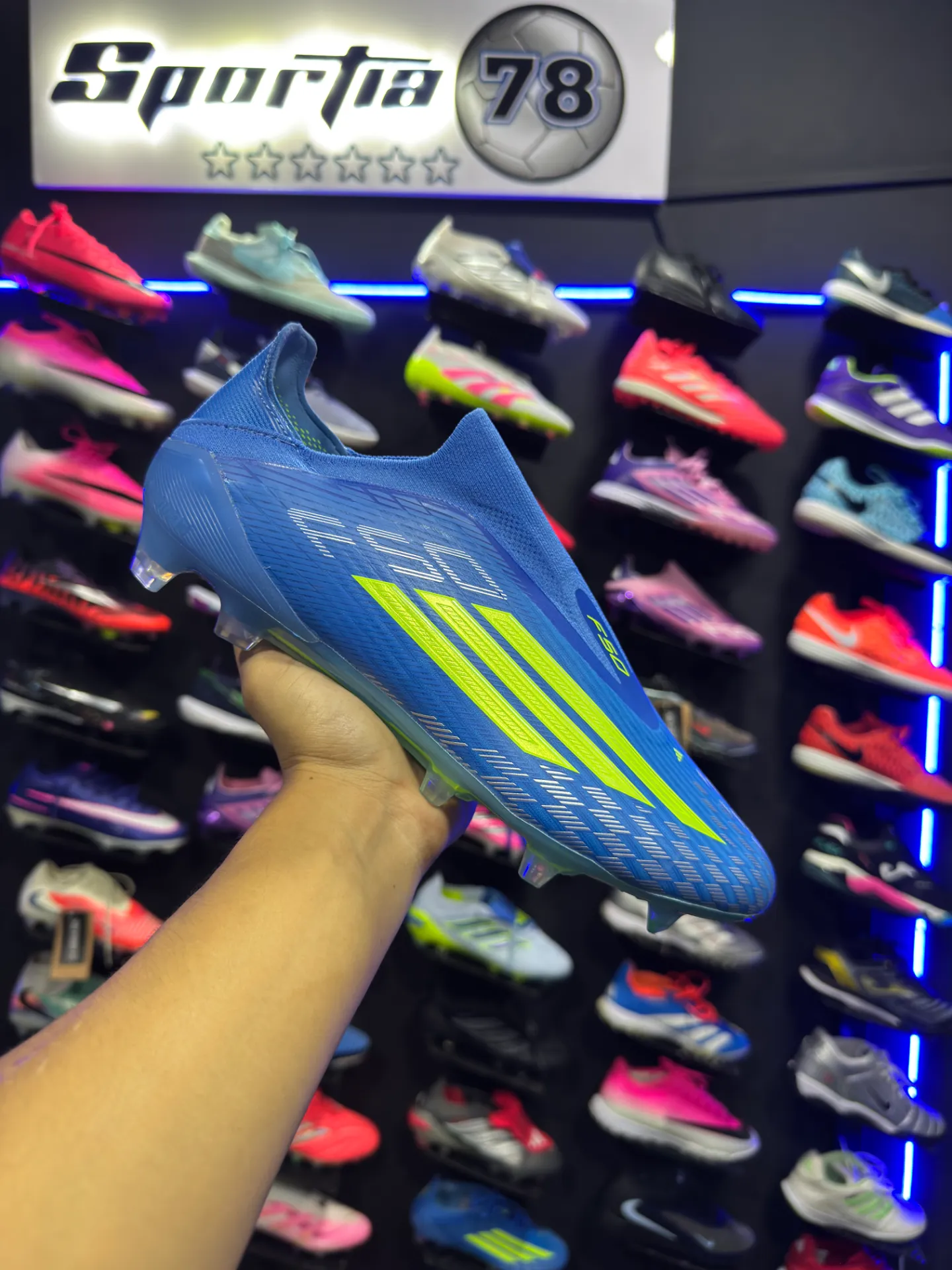 F50 Laceless
