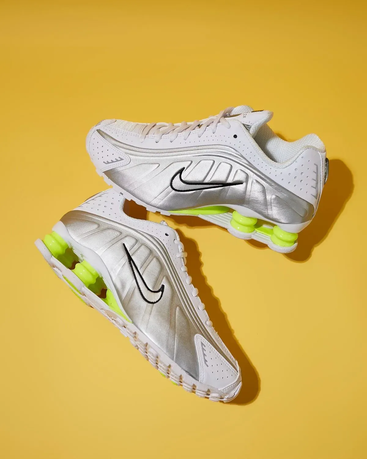 NIKE SHOKS R4 WHITE METALLIC MEN