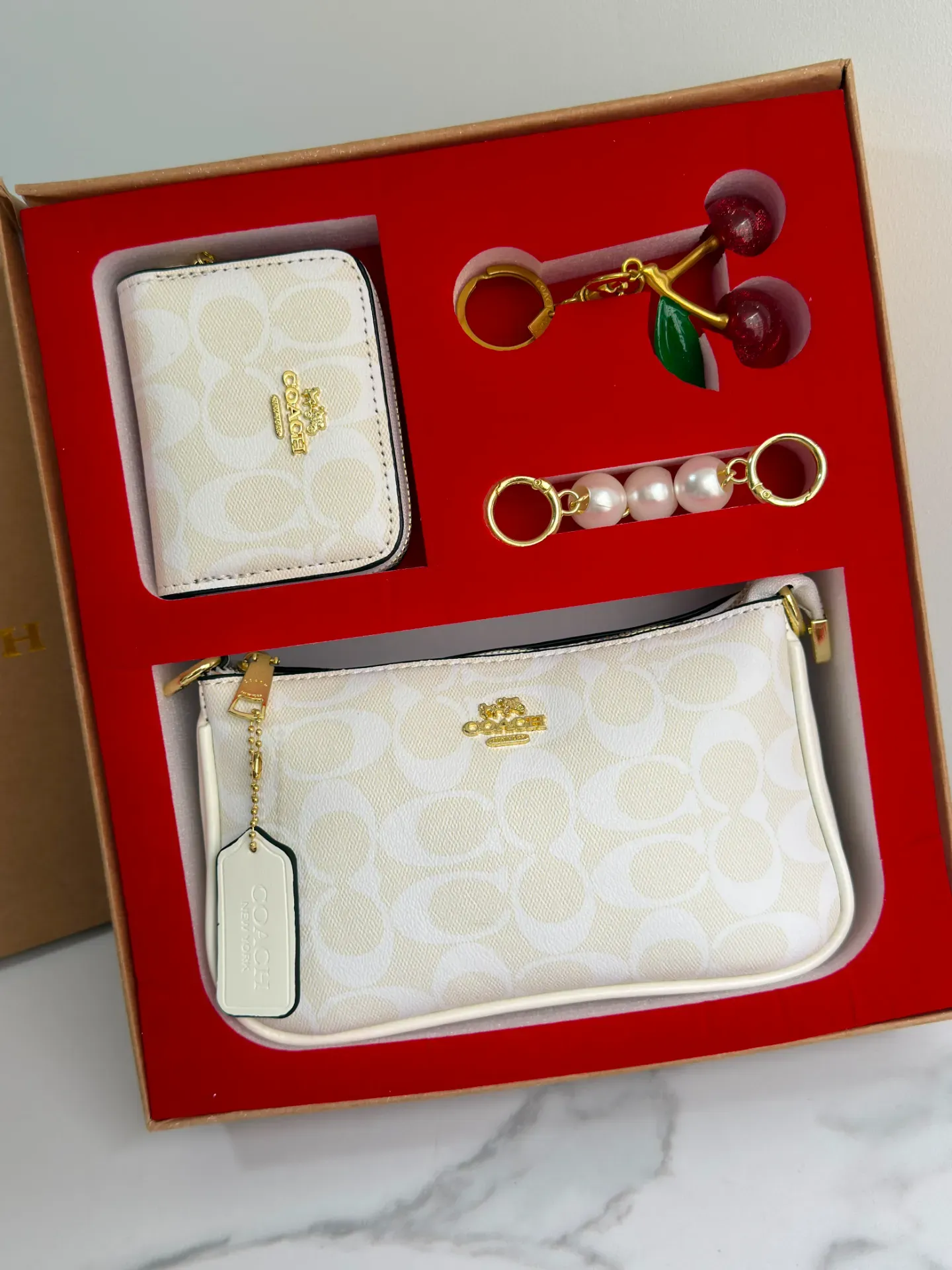 Set Coach Monograma Blanco de Bolso, Billetera y Llavero