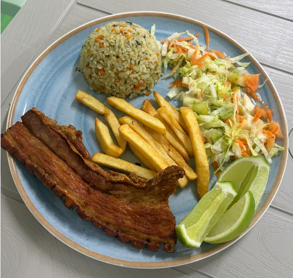 Almuerzo con Chicharron