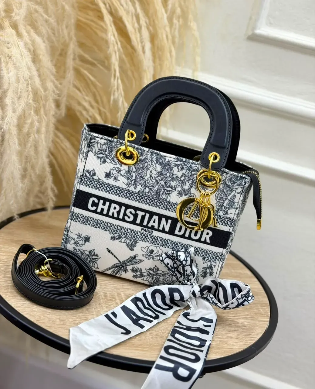 Bolso Tote Christian Dior estampado Floral Blanco y Negro con Pañuelo
